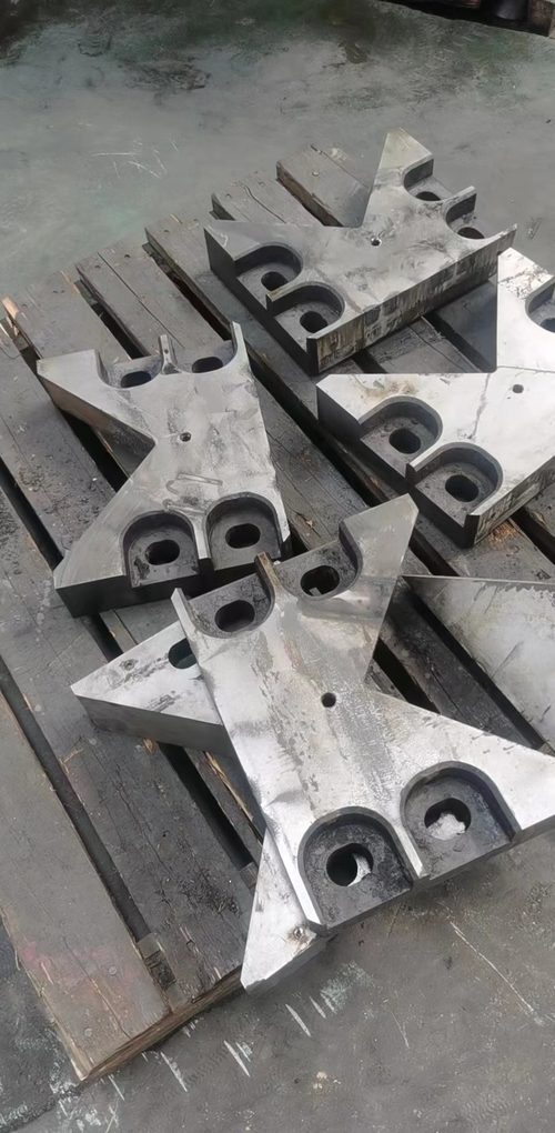 Aktueller Firmenfall über 160x160mm Stahlknüppelausschnitt an hoher Temperatur 1200° -1400°