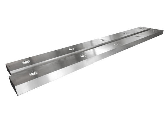 Metallschere mit gewünschtem Schneidwinkel und Veredelung