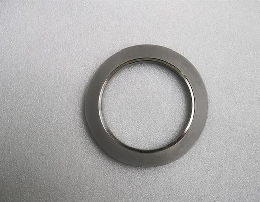 Die Stahlspule, die Linie Trennzeichen-Disketten aufschlitzt, schellen SUJR-Material